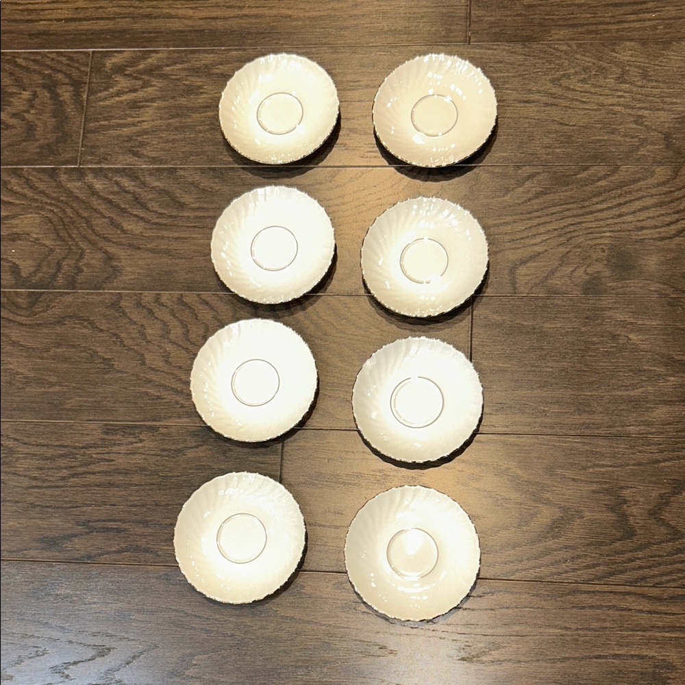 Set of 8 Cream silhouette Syracuse plates
